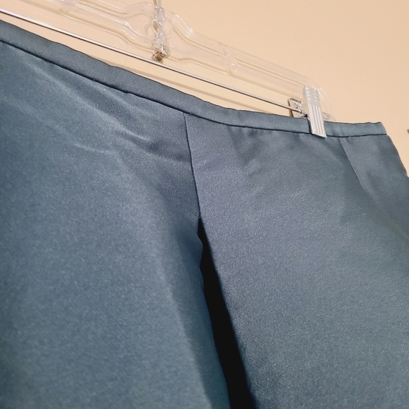 Lord & Taylor | Women's Dark Green Silk Blend Circle or Skater Skirt (Size 14) - Picture 7 of 12